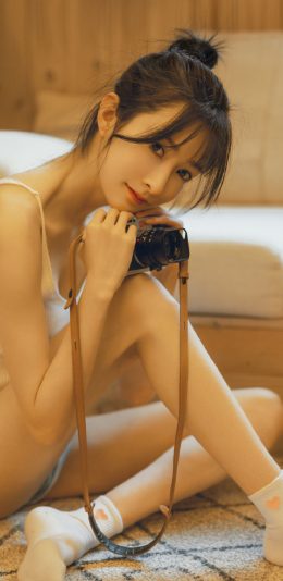 有一种性感叫若隐若现，白背心短裤美胸美女性感私房照