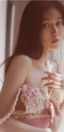 背影美臀超迷人，性感紧身连衣粉裙苗条美女私房艺术写真