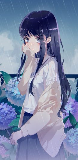 雨中紫色花丛前站着的长发二次元少女