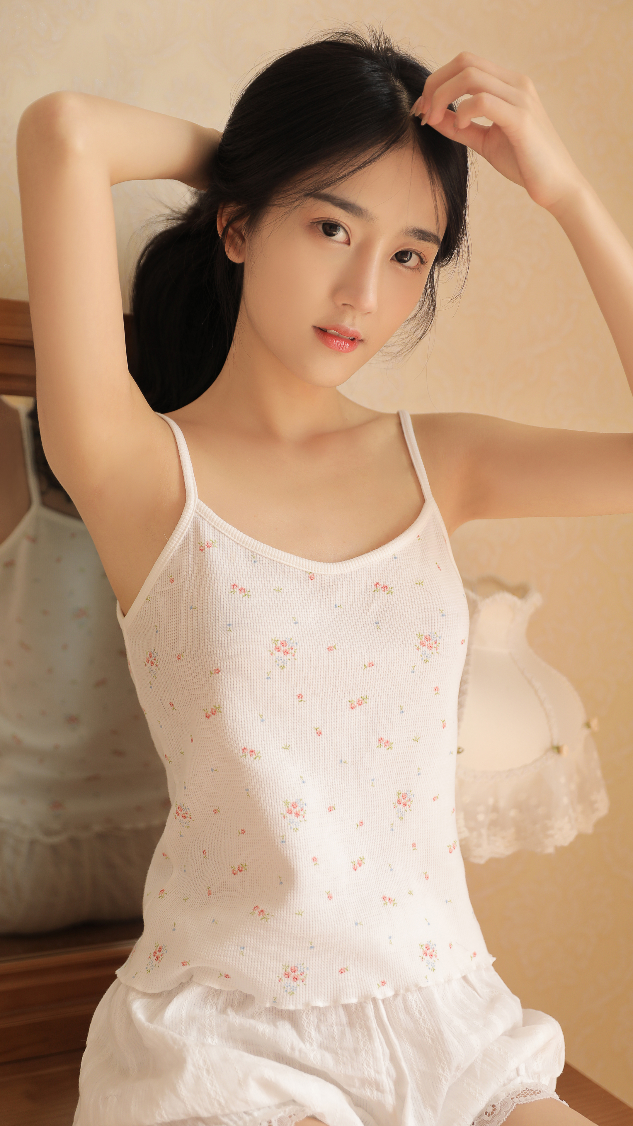 居家清纯美女潘敏4k手机壁纸2160×3840