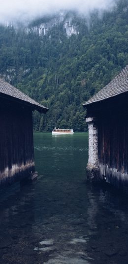 山崖下的木房子手机壁纸