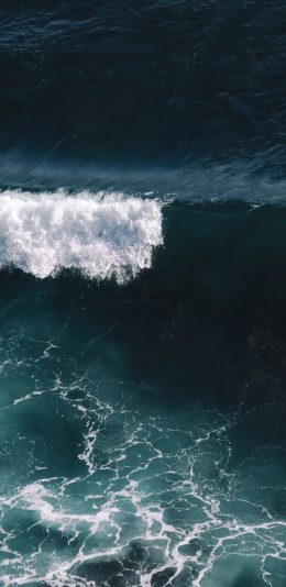 深蓝色的海浪4K超清壁纸