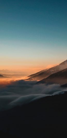 风景 雪山 蓝天 白雾4K（3840x2160）电脑壁纸下载