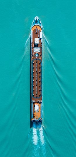 海上的货船手机壁纸