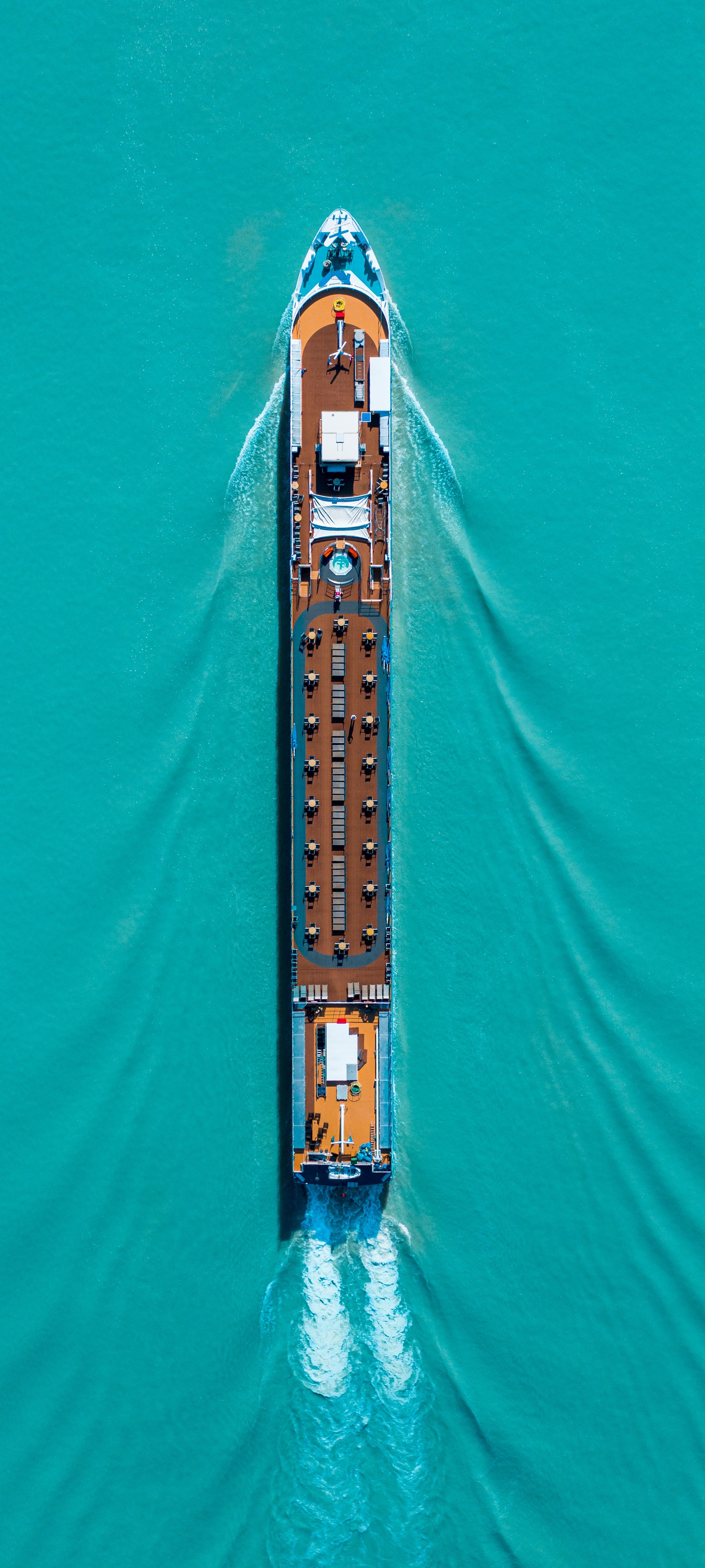 海上的货船手机壁纸