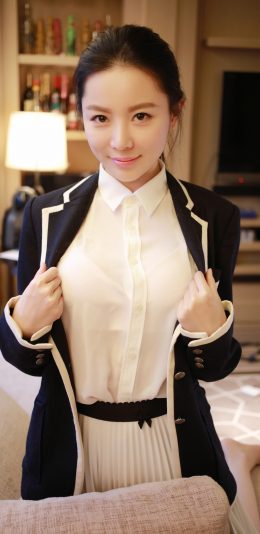 可爱制服美女慕羽茜4k高清竖屏手机壁纸