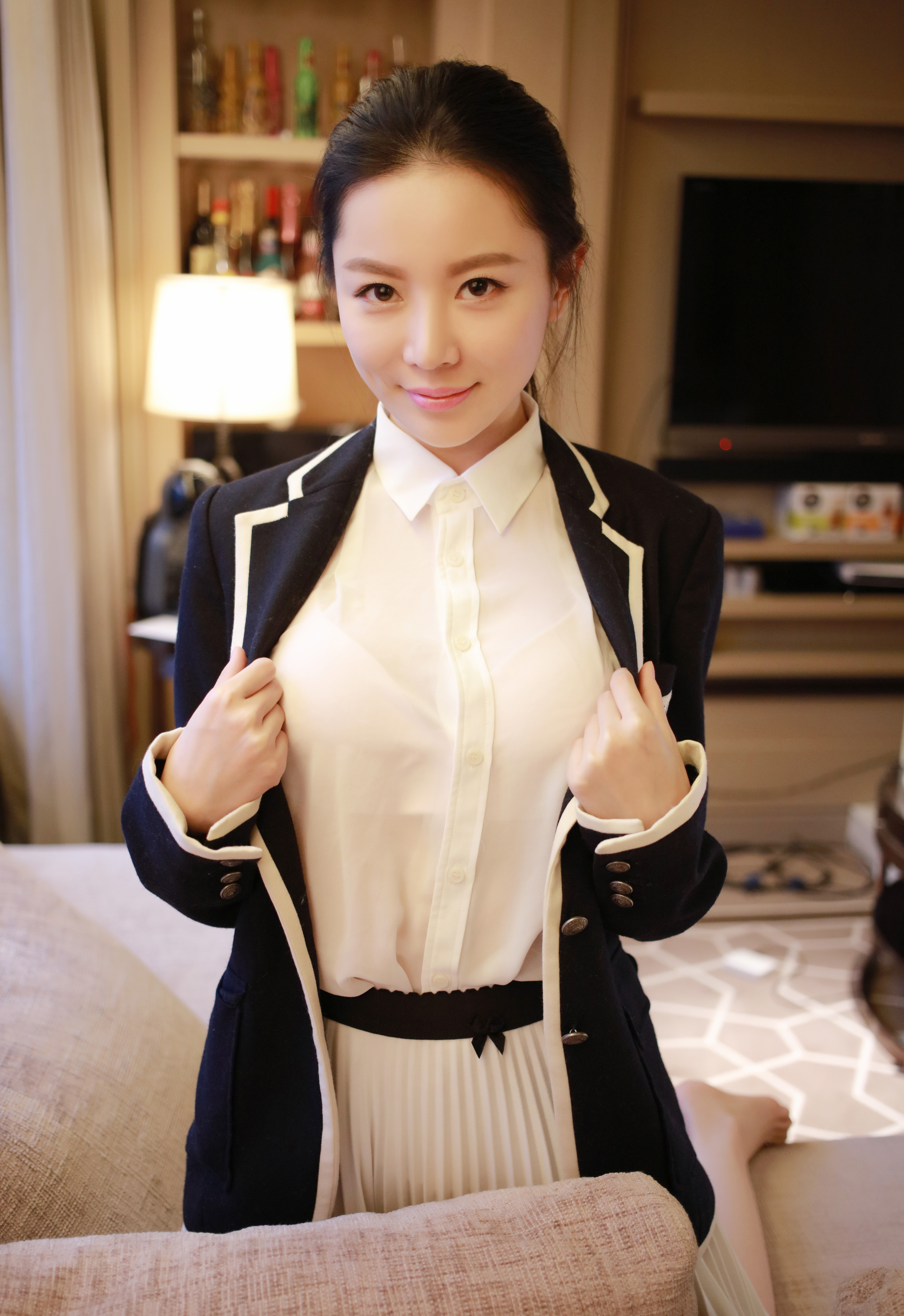 可爱制服美女慕羽茜4k高清竖屏手机壁纸