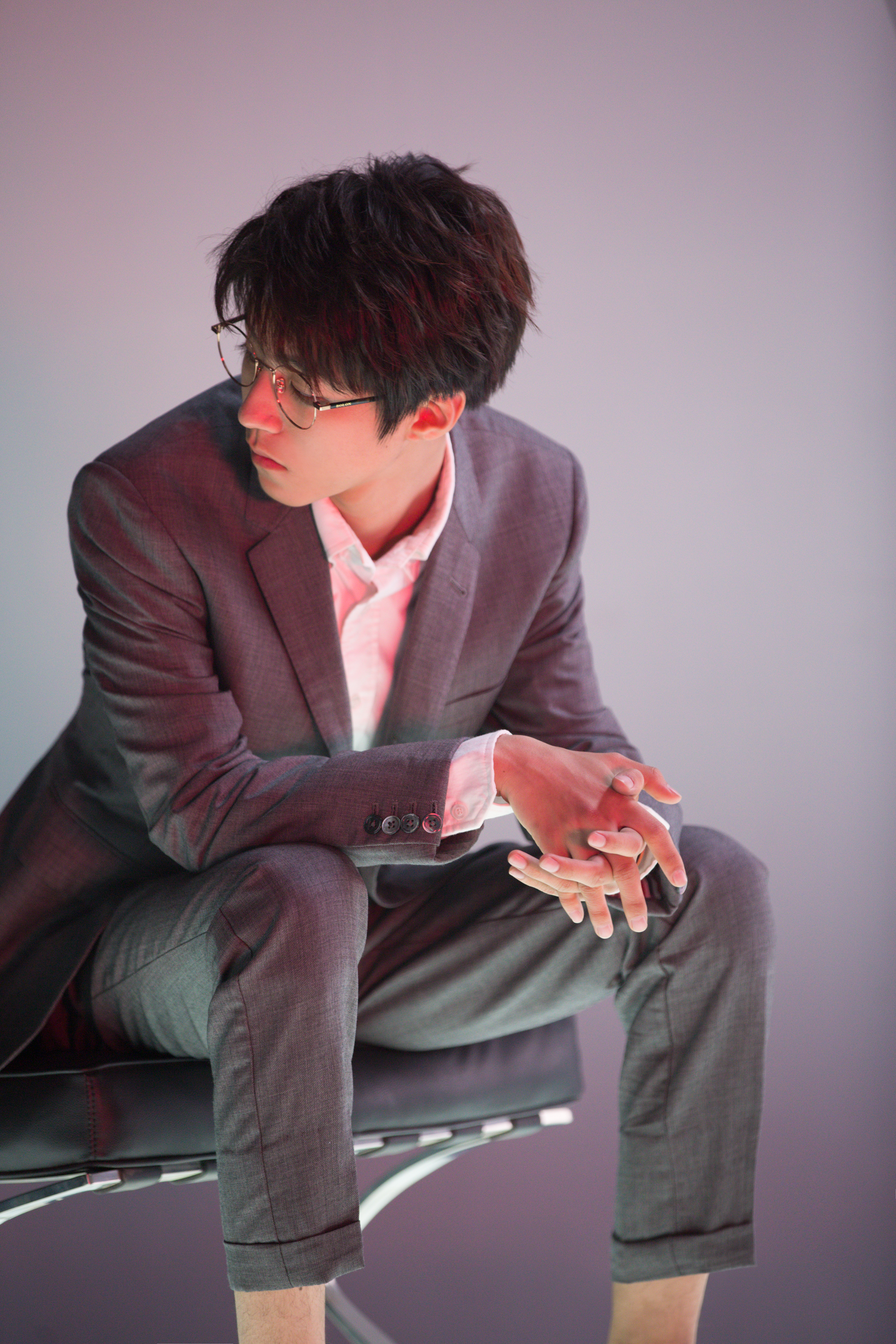 王俊凯 西装图片 高清4k手机壁纸竖屏