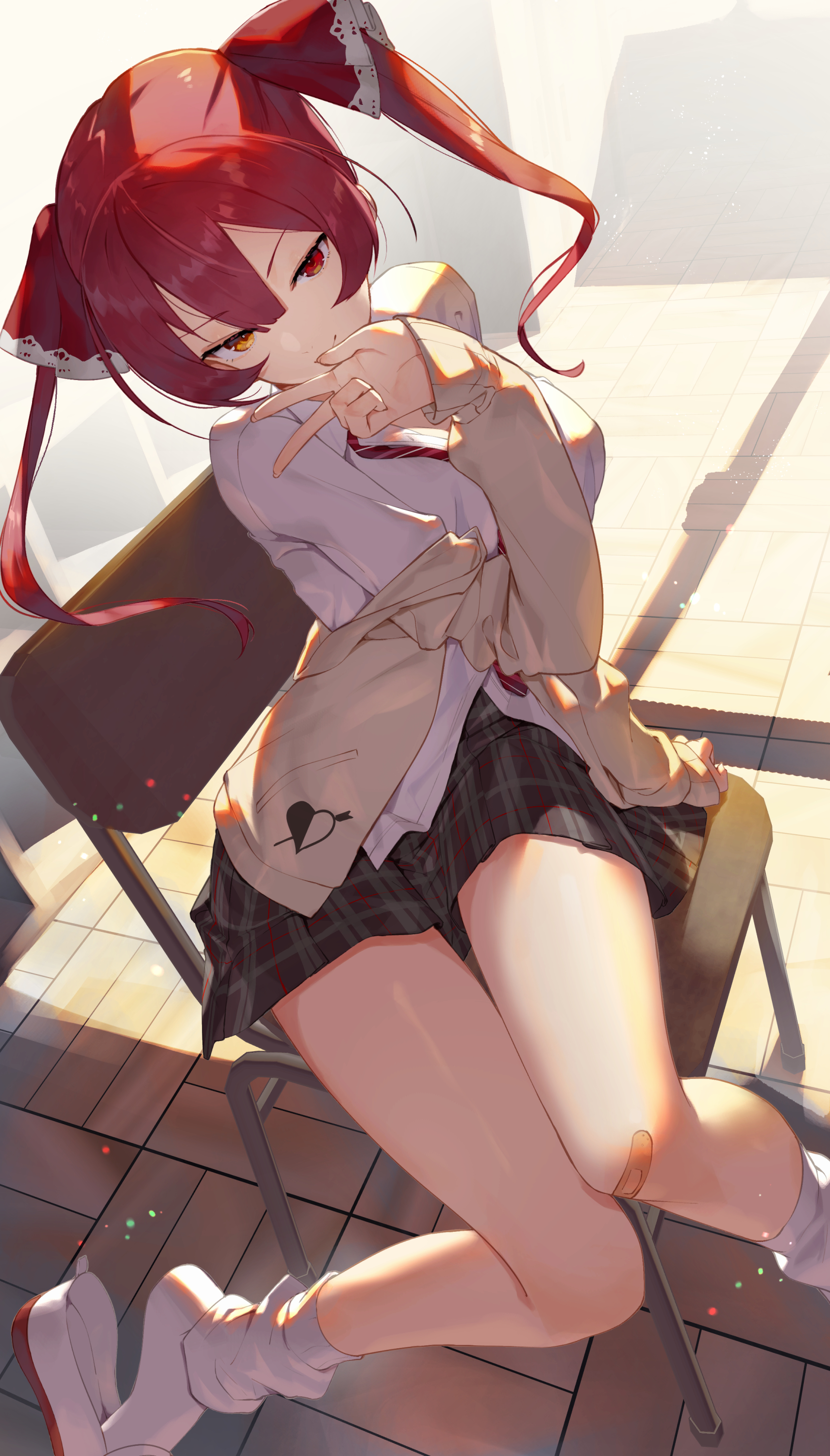 [1710×3000]红色头发动漫女孩v字手势 学生装 3k手机壁纸