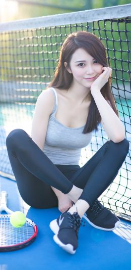网球美女盘腿坐姿4k手机壁纸竖屏